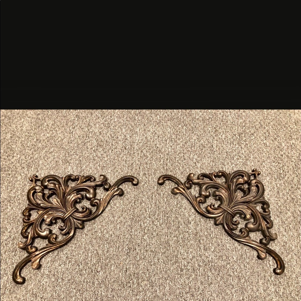 2 wall scrolls filigree decorative